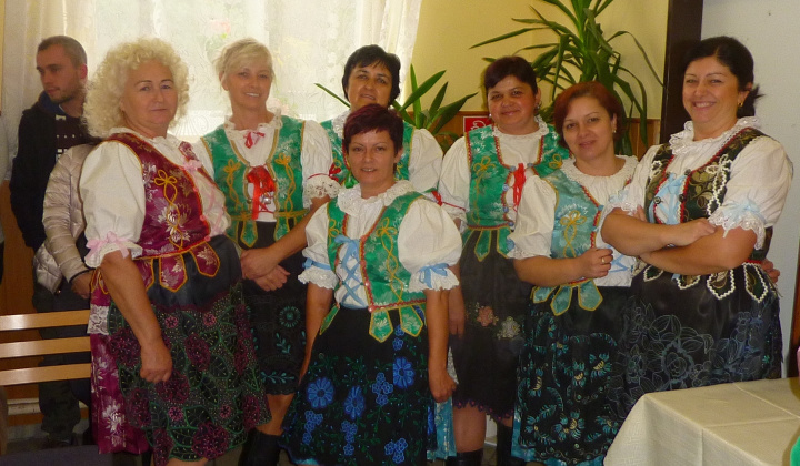 Mesiac úcty k starším - október 2015